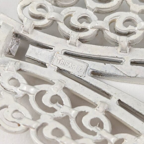 Vintage Trifari White Metal Statement Necklace - Picture 5 of 8